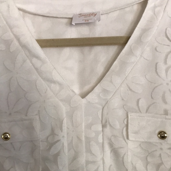 White flowered lace blouse - Picture 4 of 6